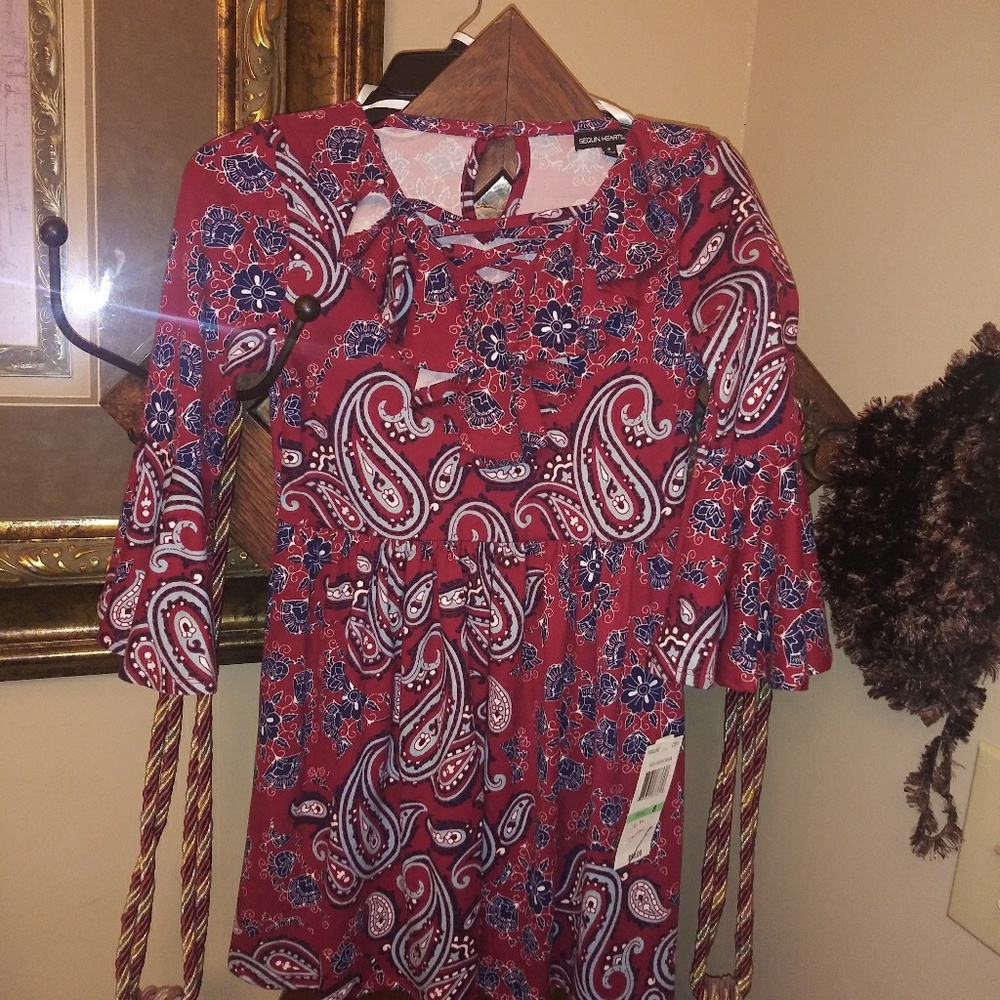 Bnwt sequin hearts belled sleeve ciss cross sz8